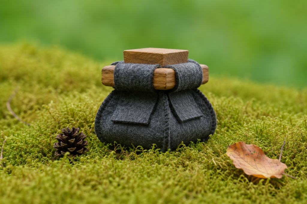 Pisike hall lambavillane Wurn käsitöö urn